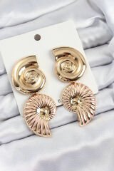Pirinç Sarmal Sallantılı Deniz Kabuğu Vintage Model Gold Renk Küpe