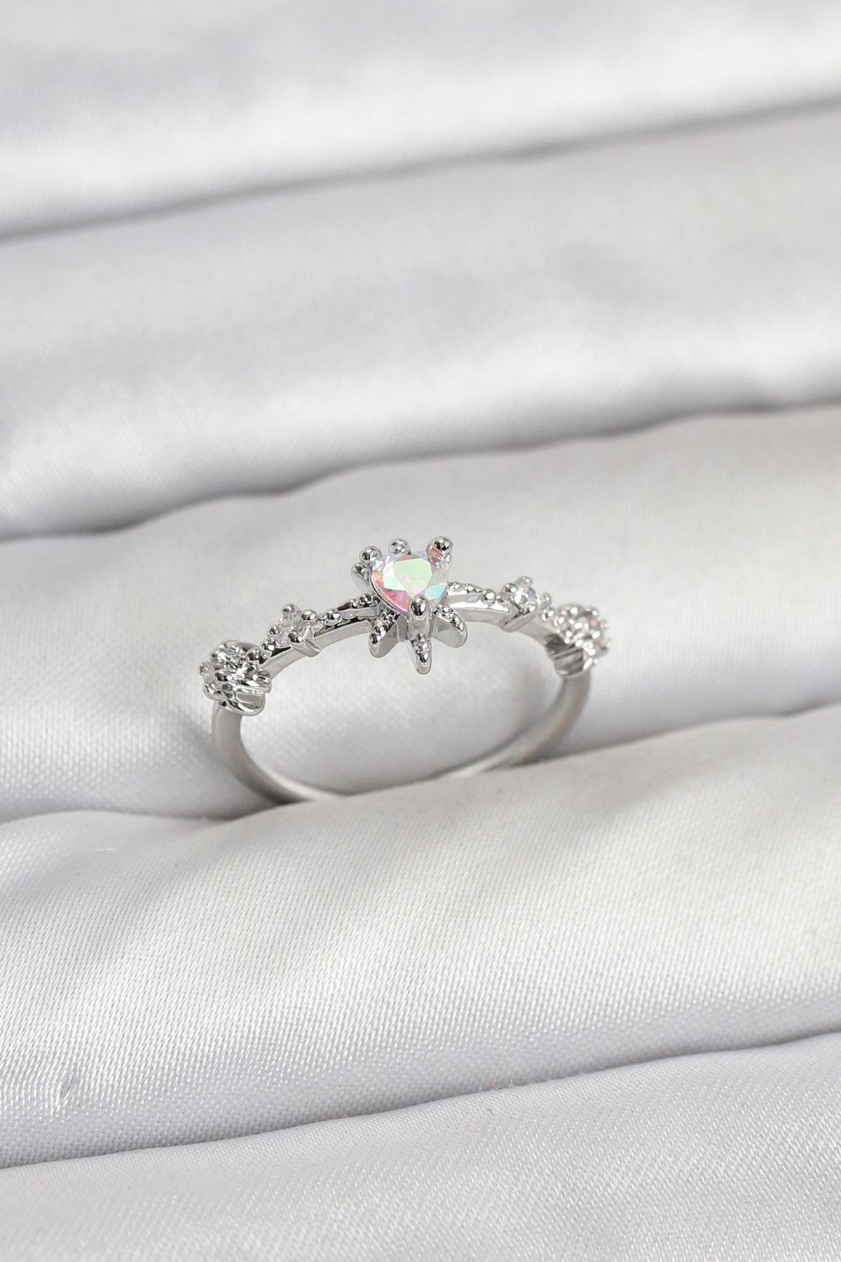 Gümüş Renk Pirinç Yıldız Model Kadın Yüzük