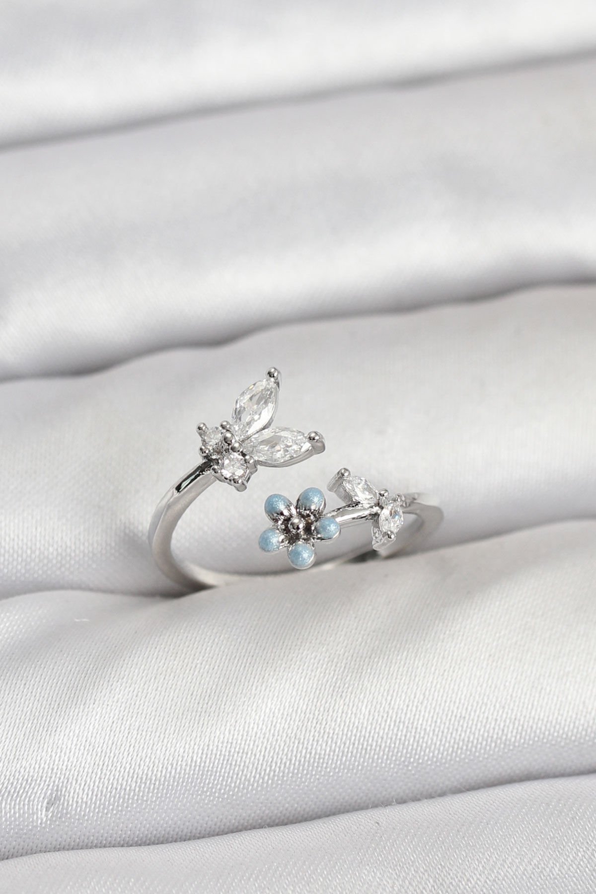 Pirinç Gümüş Renk Kelebek Model Kadın Yüzük