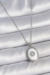 316L Çelik Gümüş Renk Beyaz Mineli Güneş İşlemeli Nazar Boncuk Detay Madalyon Model Kadın Kolye