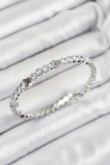 Pirinç Zirkon Taşlı Kalp Model Gümüş Renk Yaylı Kadın Bileklik