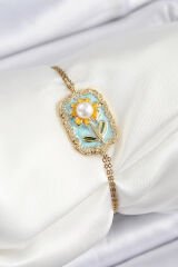 316L Çelik Zincir Turkuaz Mineli Sanatsal Portre İnci Detaylı Papatya Model Gold Renk Kadın Bileklik