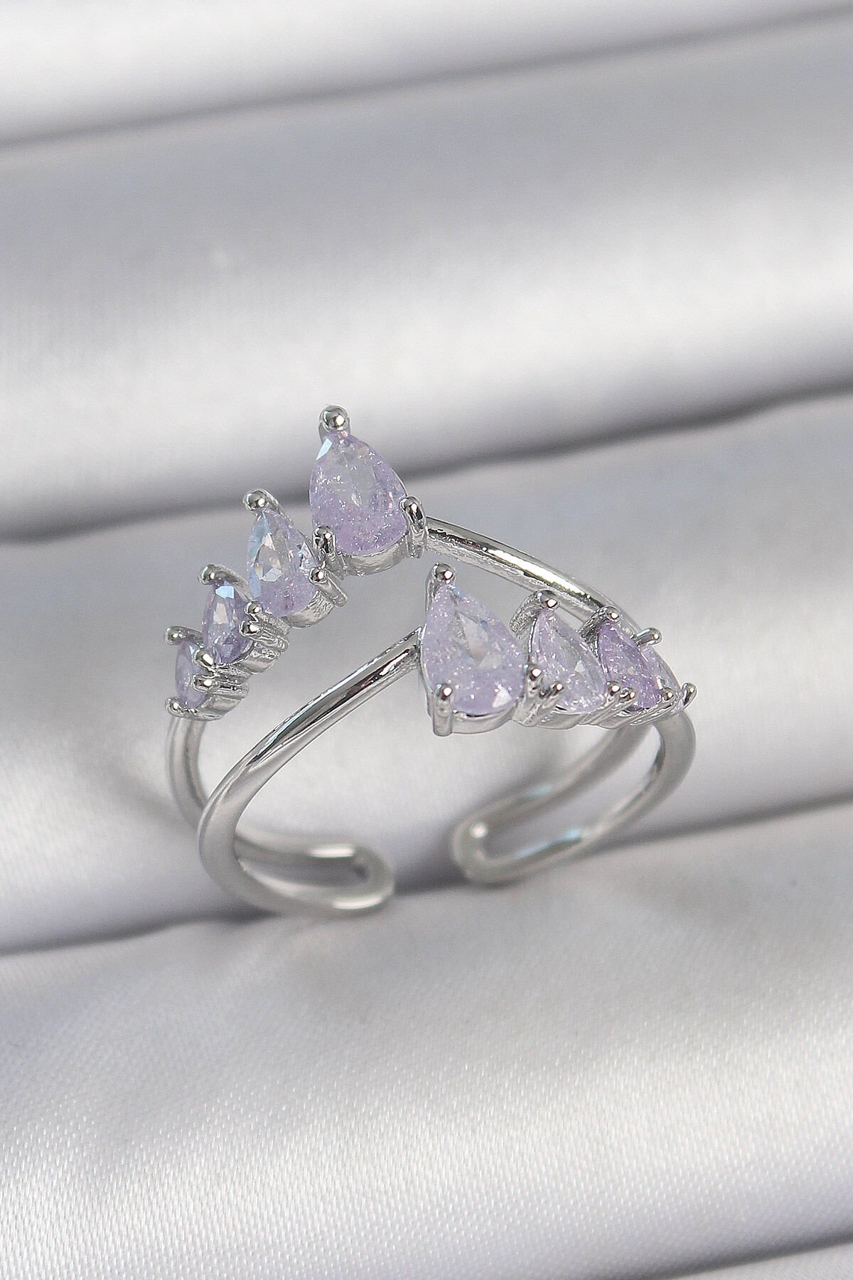 Pirinç Gümüş Renk Mor Damla Zirkon Taşlı Taç Model Kadın Yüzük