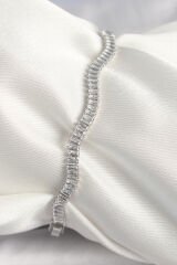 Pirinç Gümüş Renk Su Yolu Zirkon Taşlı Model Kadın Bileklik