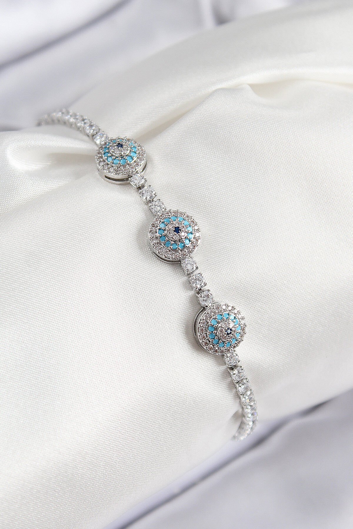 Pirinç Zirkon Taşlı Nazar Model Gümüş Renk Kadın Bileklik