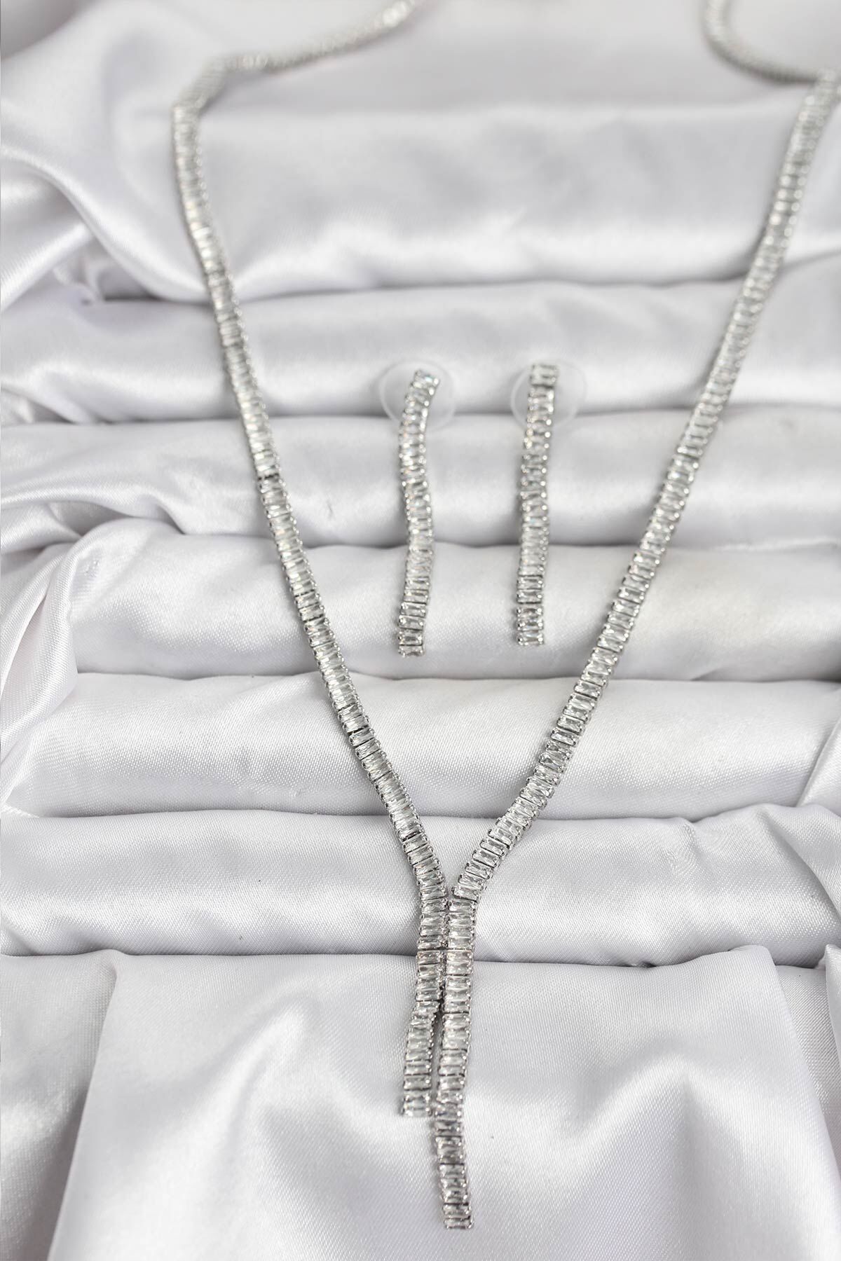 Gümüş Renk Baget Zirkon Taşlı Kadın Kolye Küpe Set