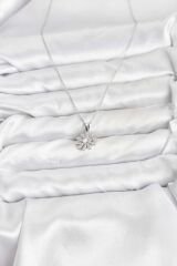 Pirinç Gümüş Renk Çiçek Model Kadın Kolye