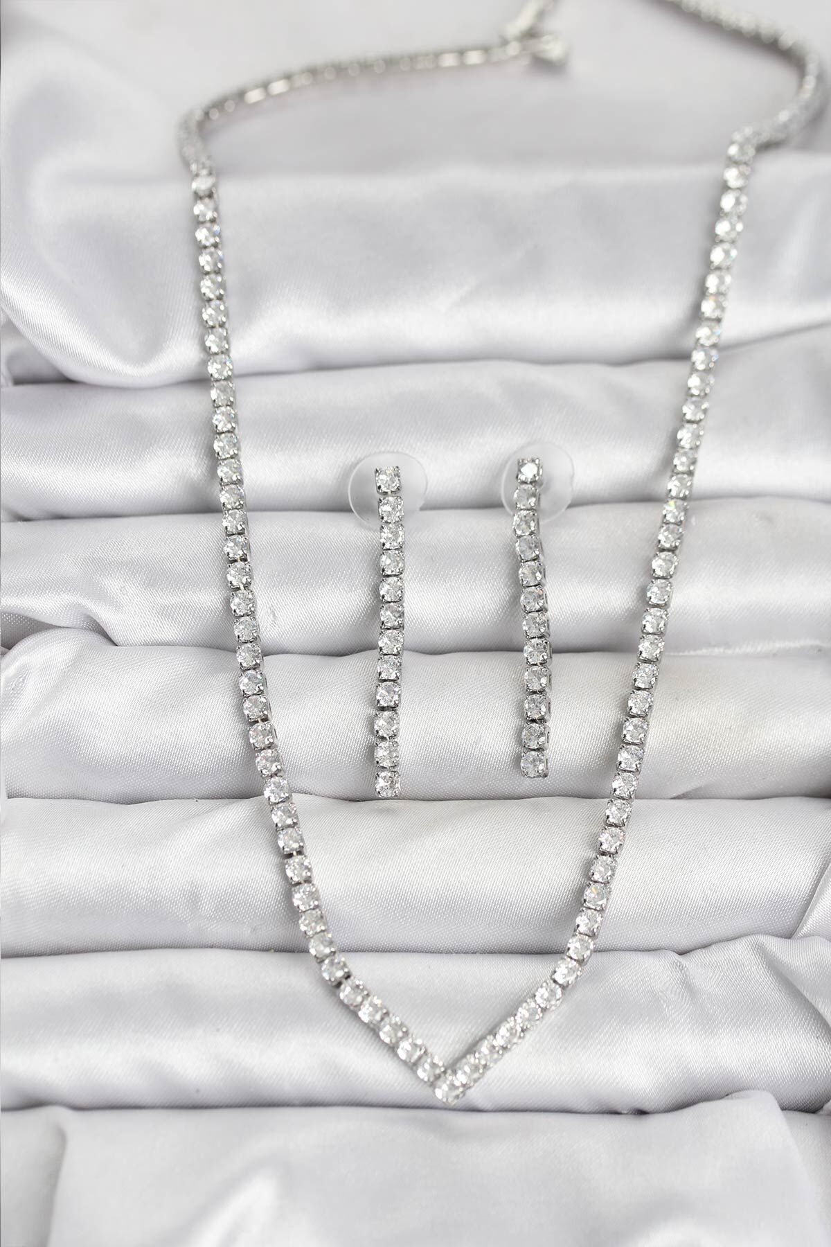 Gümüş Renk Zirkon Taşlı Kadın Kolye Küpe Seti