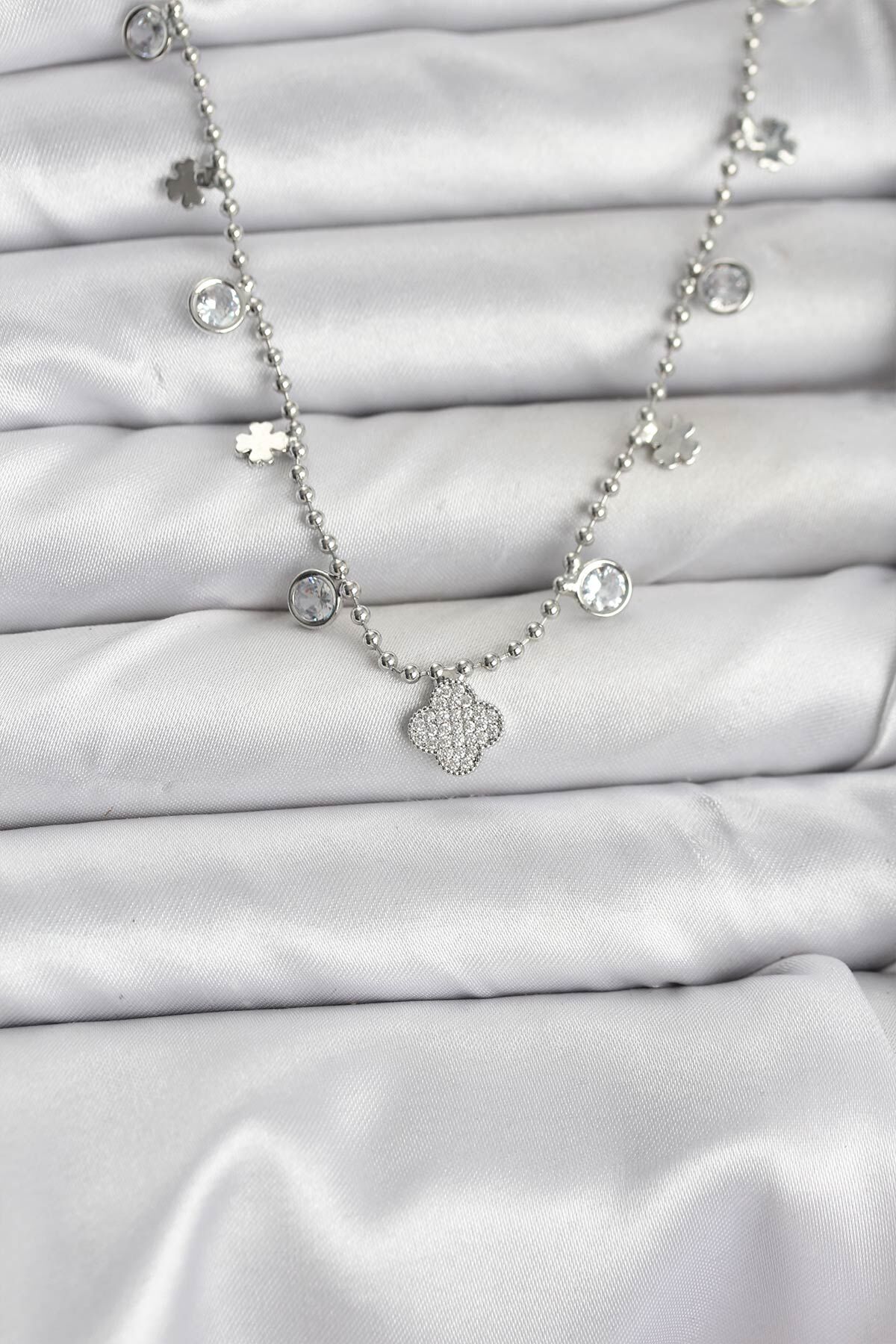 Pirinç Gümüş Renk Yonca Model Kadın Kolye