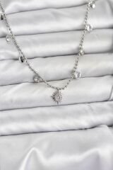 Zirkon Taşlı Kutup Yıldızı Model Pirinç Gümüş Renk Kadın Kolye