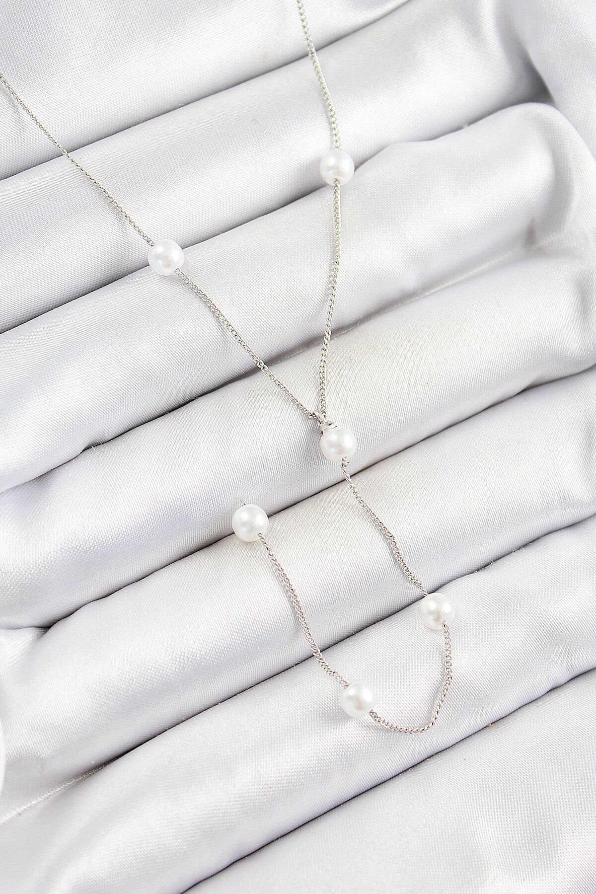 316L Çelik İnci Figürlü Y Model Gümüş Renk Kadın Kolye