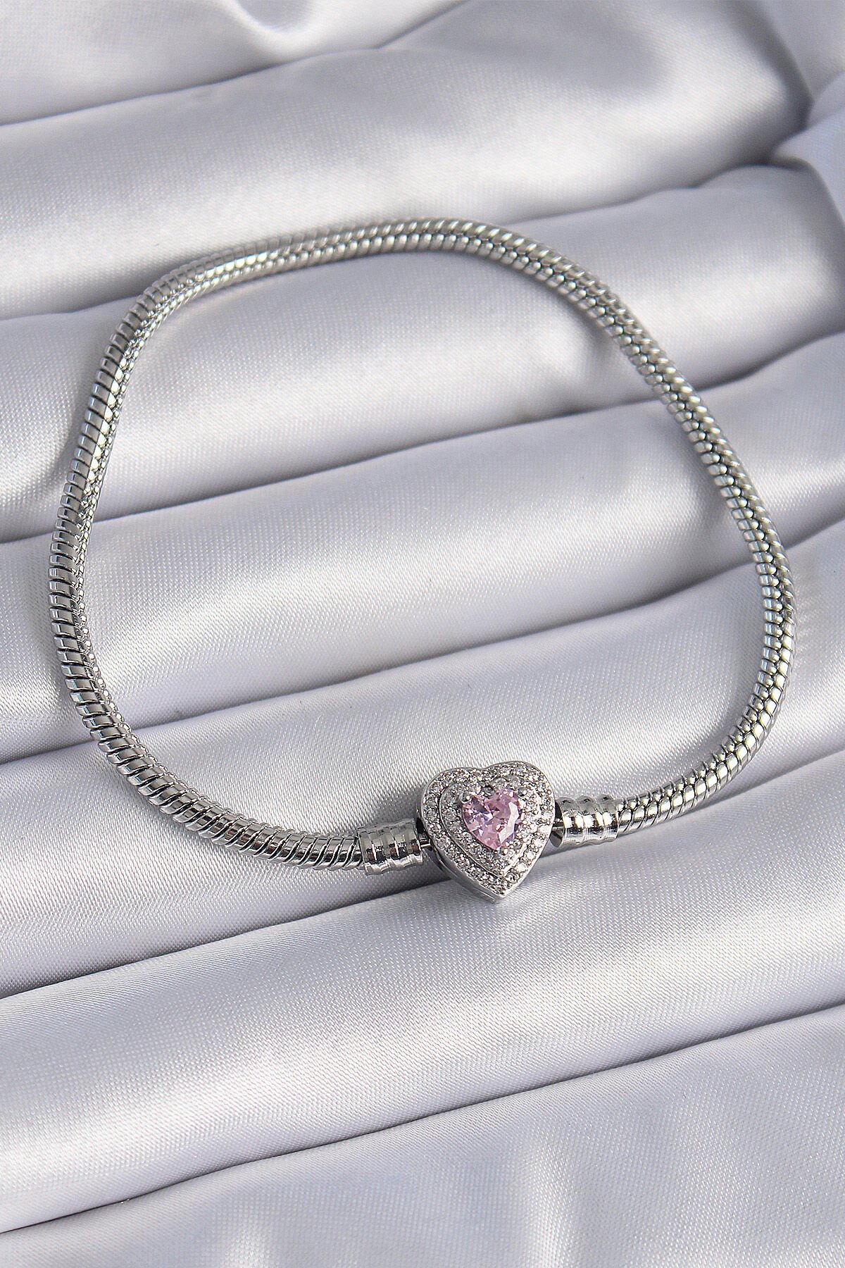 Pirinç Zirkon Taşlı Kalp Figür Charm Model Kadın Bileklik