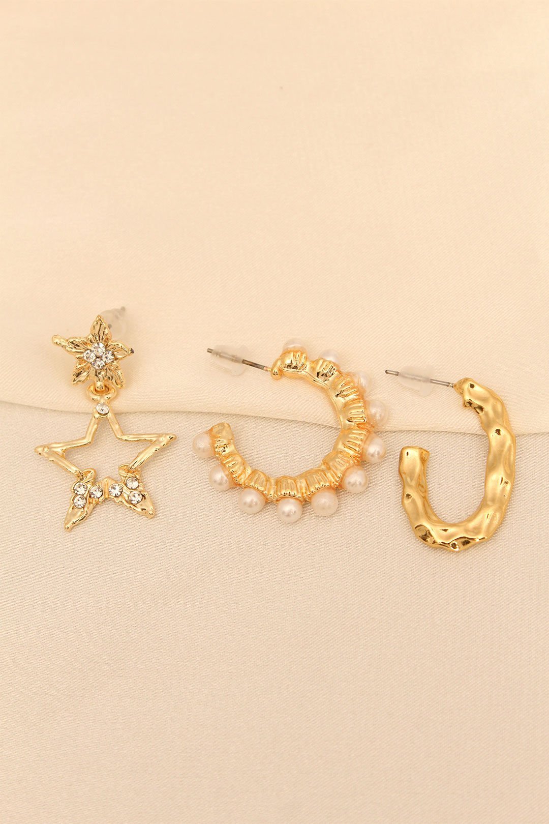 Gold Renk Metal Zirkon Taşlı ve İncili Yıldız Detaylı Küpe Seti