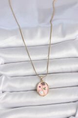 316L Çelik Gold Renk Zincir Pembe Çiçek İşlemeli İnci Detay Portre Model Kadın Kolye