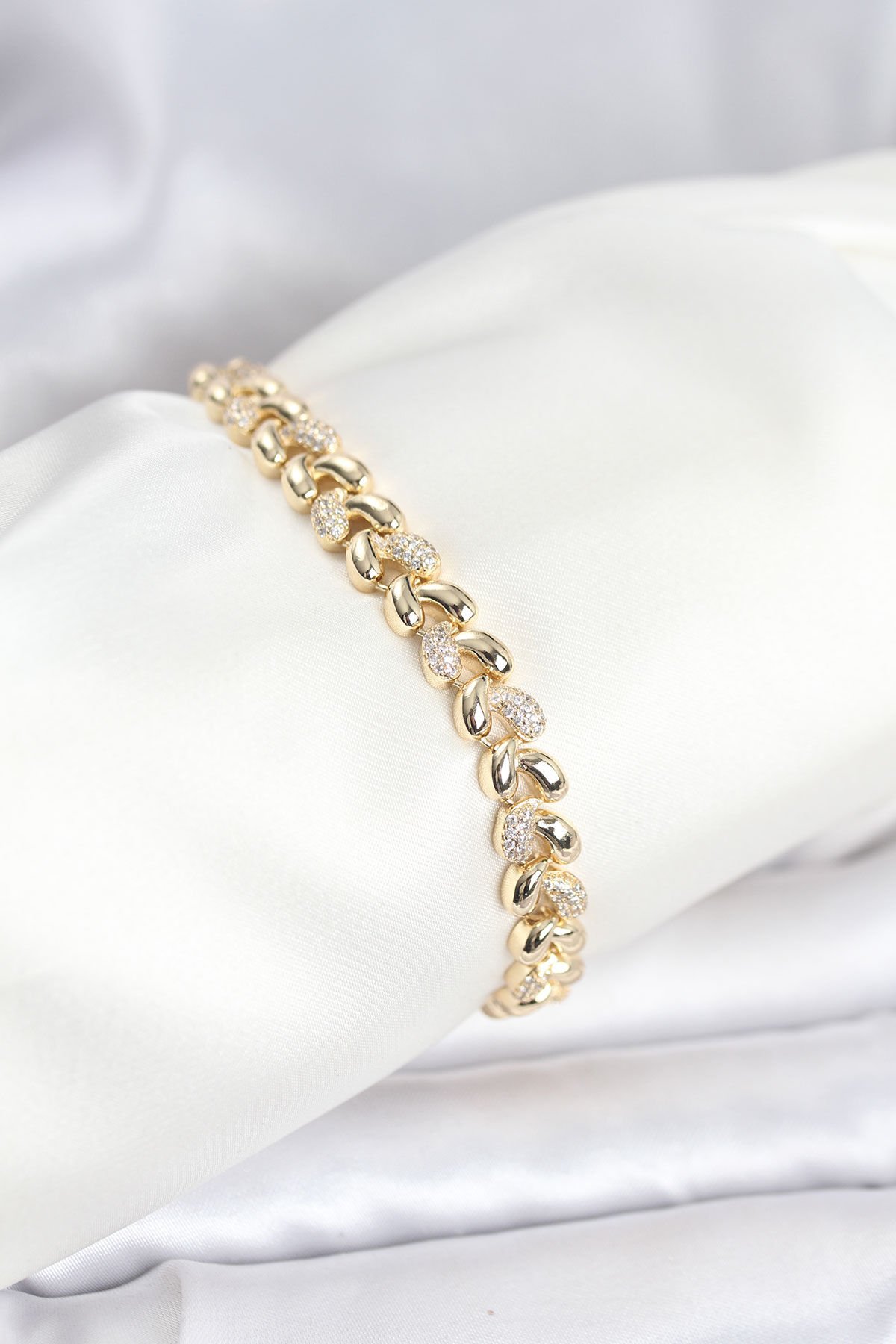 Pirinç Gold Renk VIP Seri Sarmal Damla Model Zirkon Taşlı Kadın Bileklik