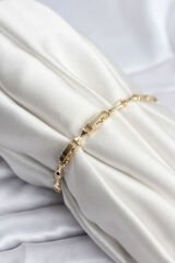 Pirinç Gold Renk VIP Seri İnce Kemik Model Zirkon Taşlı Kadın Bileklik