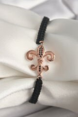 Pirinç Rose Renk Zirkon Taş İşlemeli Zambak Figür Asansörlü Makrome Model Kadın Bileklik