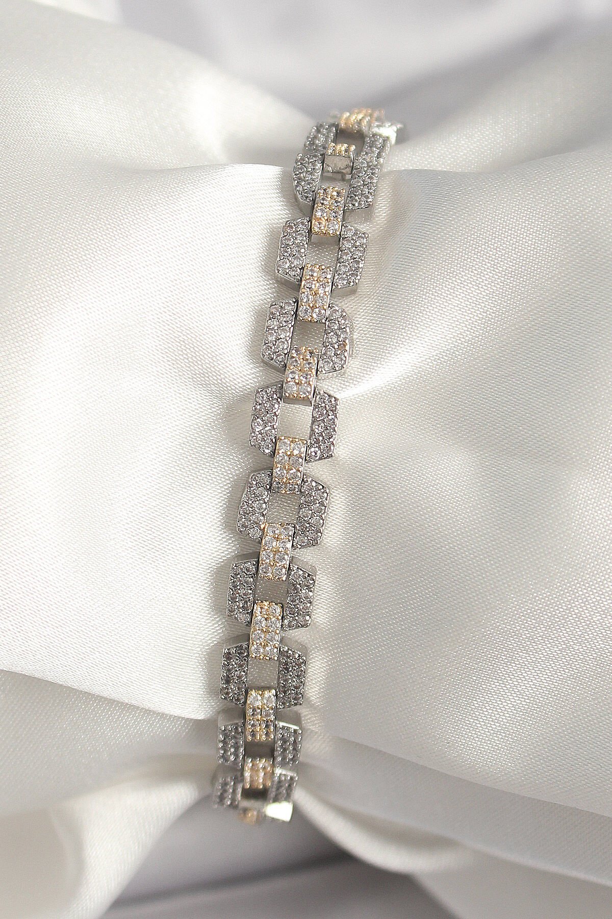 Pirinç Mix Renk Zirkon Taşlı Zincir Model VIP Seri Kadın Bileklik