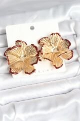 Pirinç Gold Renk Bordo Renk Detaylı Lotus Kadın Küpe