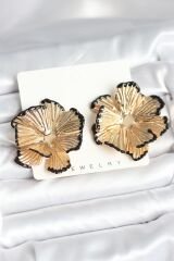 Pirinç Gold Renk Siyah Mine Detaylı Lotus Kadın Küpe