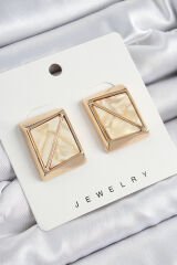 Pirinç Krem Üçgen Kesim Detaylı Kare Model Vintage Gold Renk Kadın Küpe