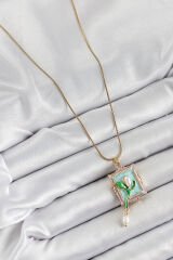 316L Çelik Zincir Turkuaz Sanatsal Portre Sallantılı İnci Detaylı Lale Model Gold Renk Kadın Kolye