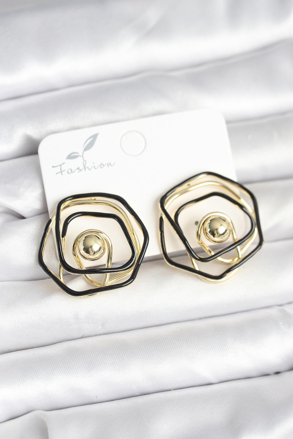 Pirinç Gold Renk Siyah Mineli Geometrik Gül Model Kadın Küpe