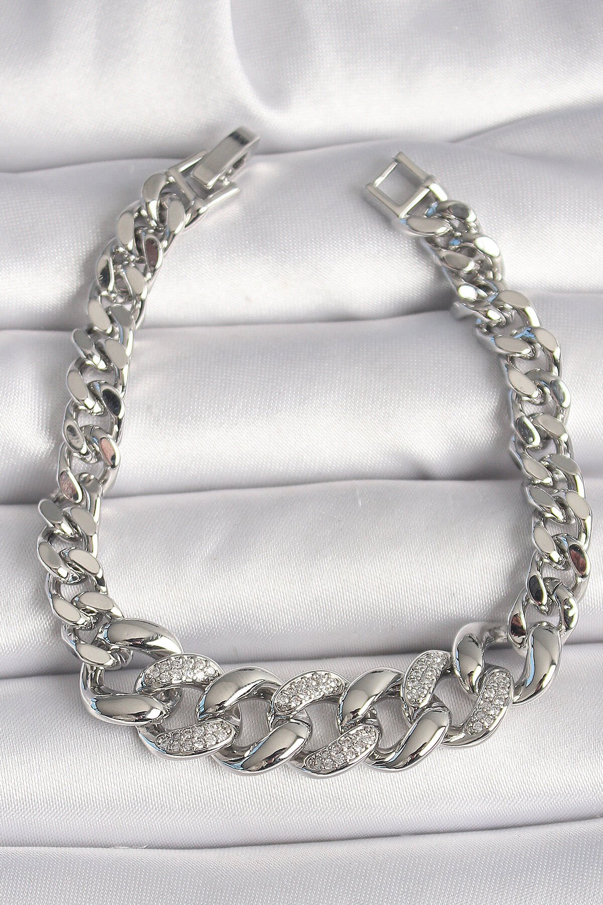 Pirinç Gümüş Renk Zirkon Taşlı Kalın Halka Model Kadın Bileklik