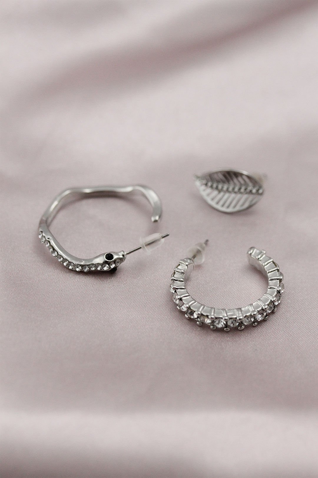 Gümüş Renk Metal Zirkon Taşlı Yılan Model Kadın Küpe Seti