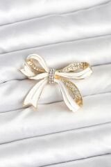 Beyaz Renk Fiyonk Model Broş