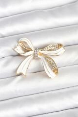 Beyaz Renk Fiyonk Model Broş