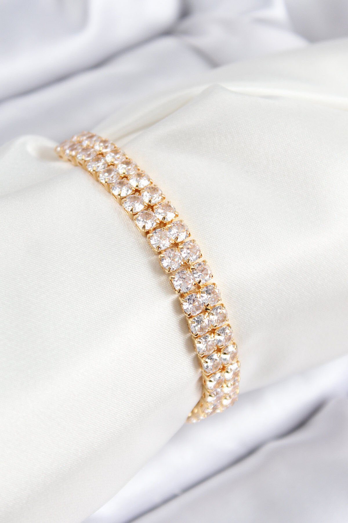 Pirinç Zirkon Taşlı Çift Sıra Kare Model Gold Renk Asansörlü Kadın Bileklik