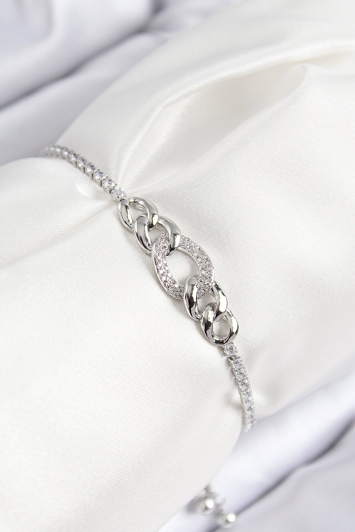 Pirinç Zirkon Taşlı Zincir Model Gümüş Renk Asansörlü Kadın Bileklik