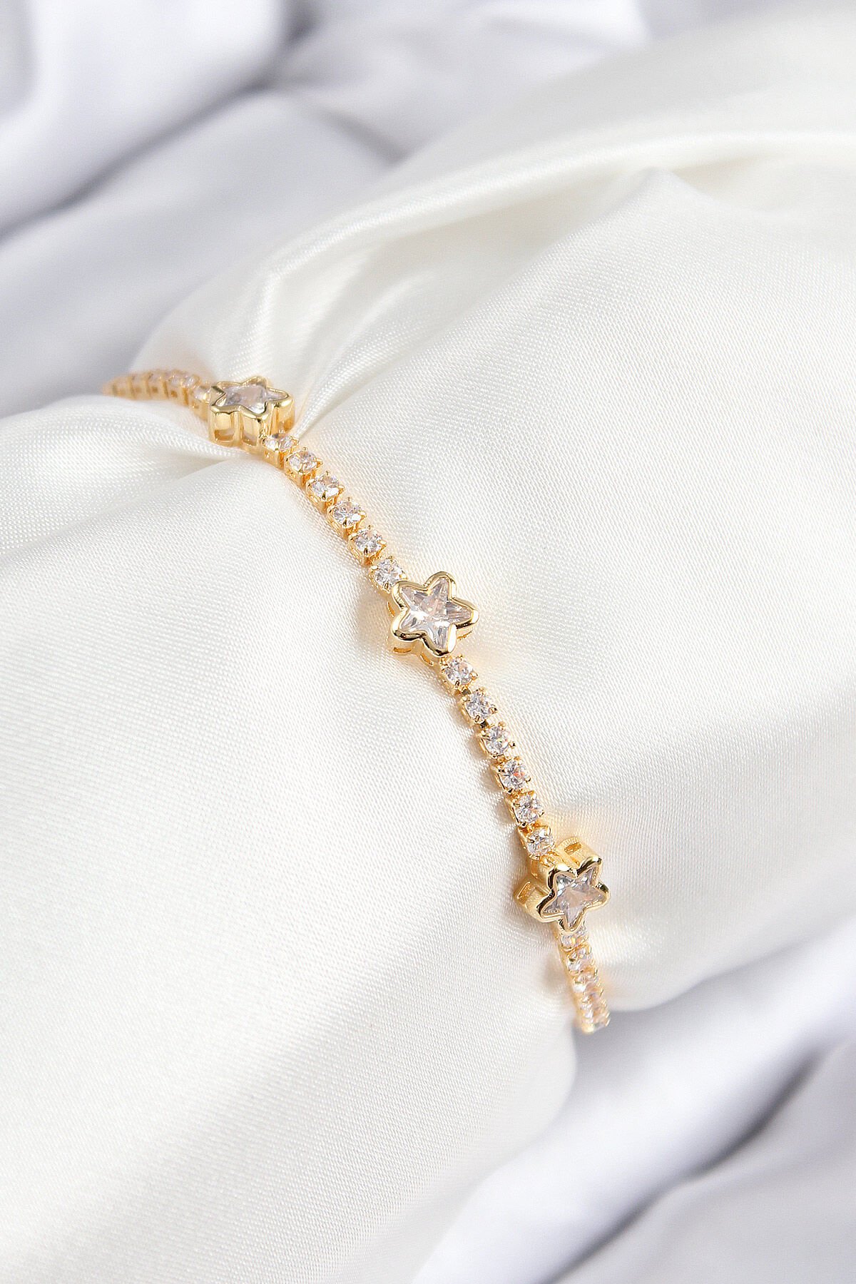 Pirinç Zirkon Taşlı Yıldız Model Gold Renk Asansörlü Kadın Bileklik