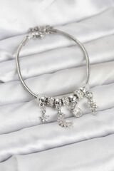 Pirinç Gümüş Renk Ay Charm Model Charmlı Kadın Bileklik