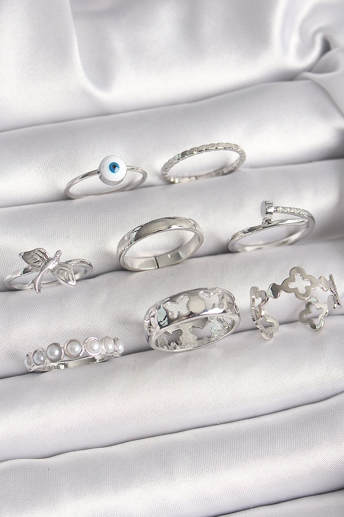 Pirinç Gümüş Renk Nazar Boncuk Detay İncili Kelebek İşlemeli Kadın Yüzük Kombini