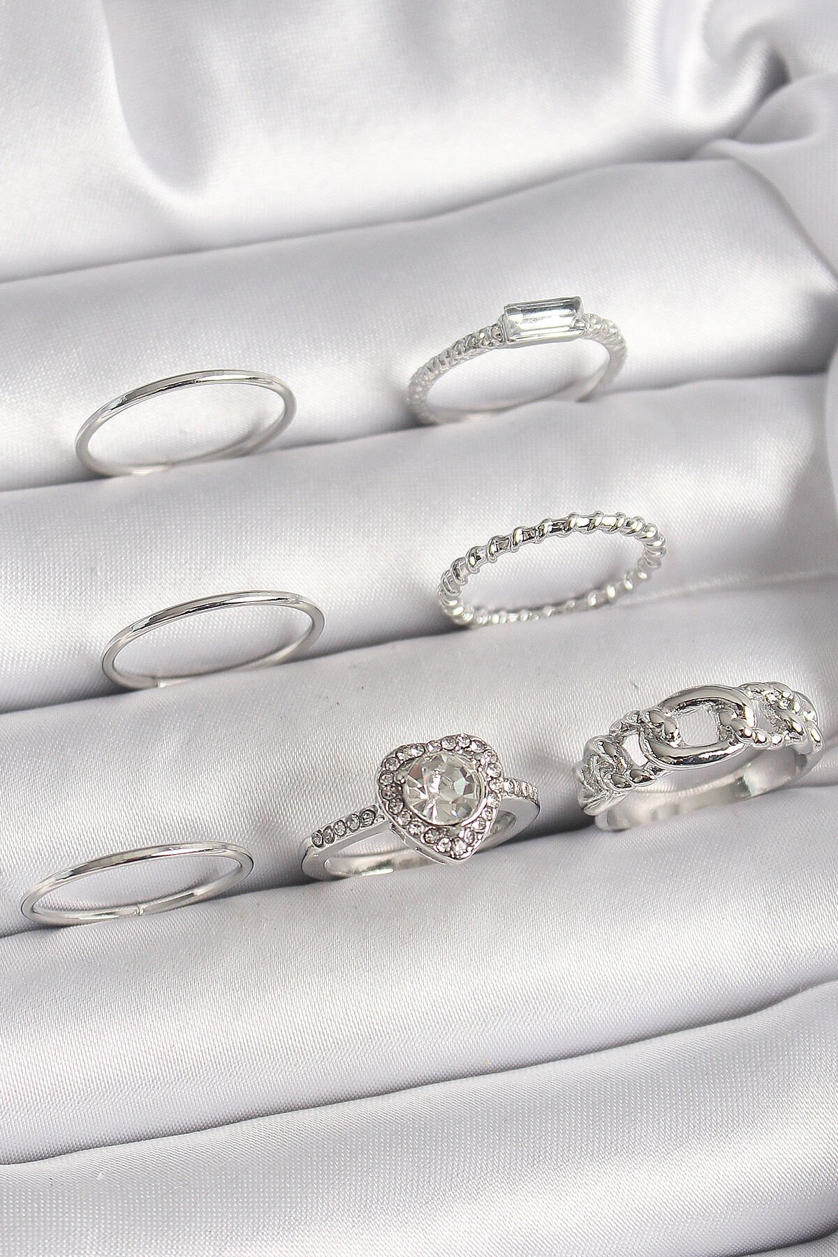 Pirinç Gümüş Renk Zirkon Taşlı Kalp Model Kadın Yüzük Kombini