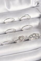 Pirinç Gümüş Renk Zirkon Taşlı Kalp Model Kadın Yüzük Kombini