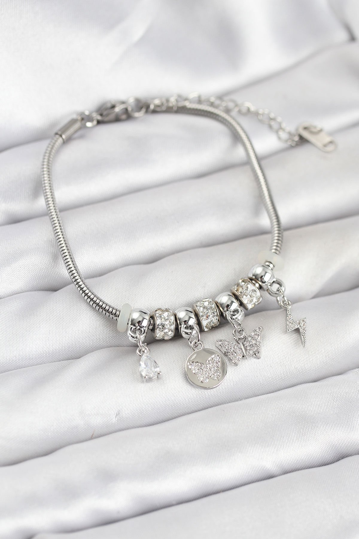 Pirinç Gümüş Renk Kelebek Charmlı Kadın Bileklik