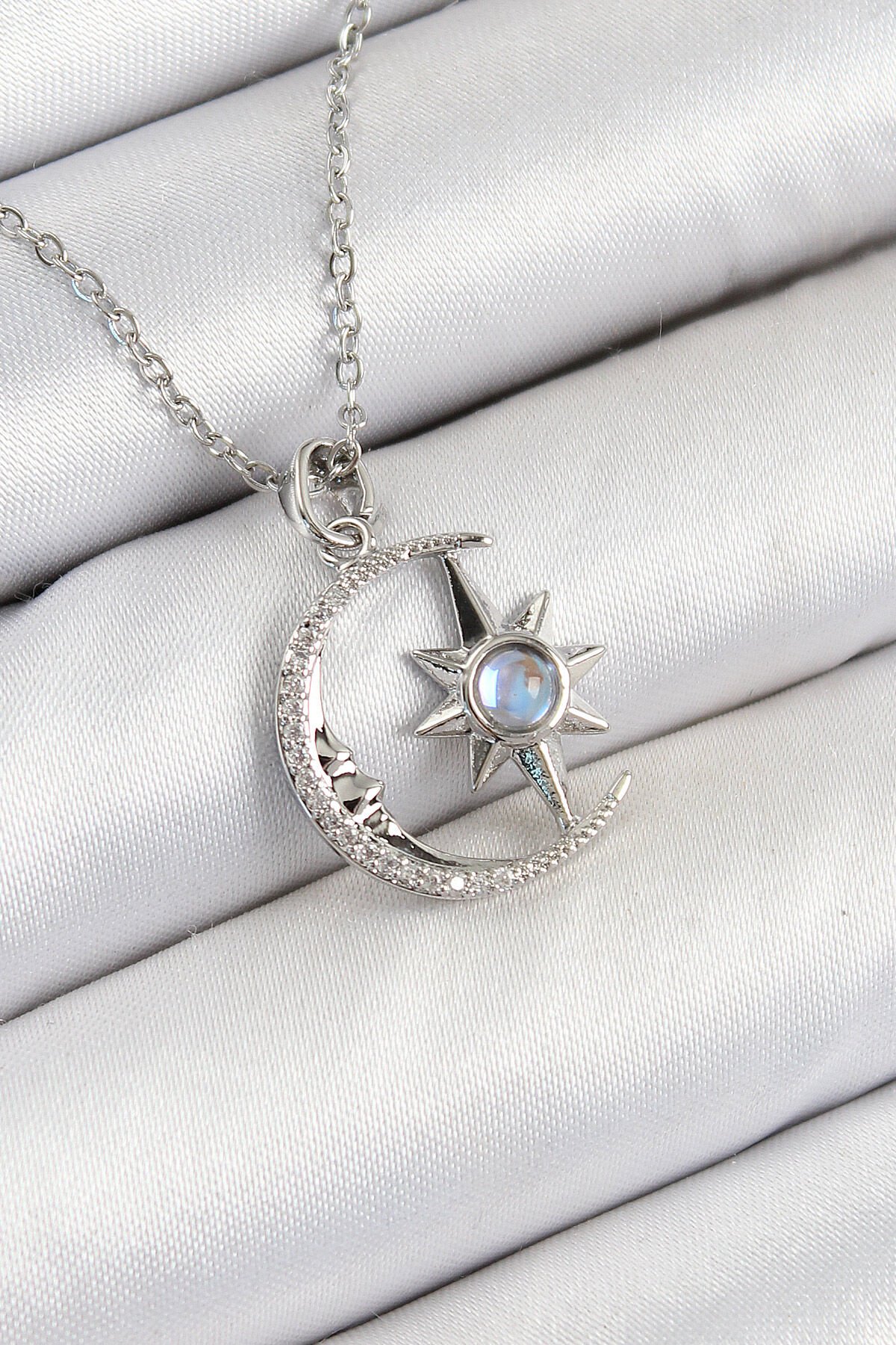 316L Çelik Zirkon Taşlı Kutup Yıldızlı Hilal Model Gümüş Renk Kadın Kolye