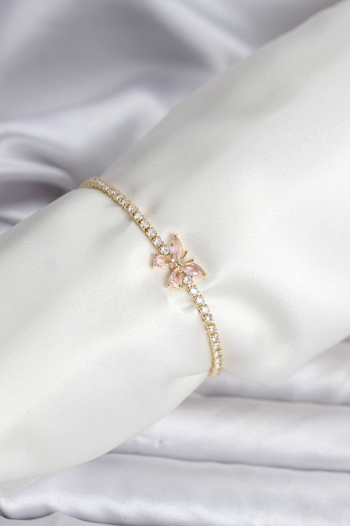 Kelebek Model Zirkon Taşlı Gold Renk Pirinç Su Yolu Kadın Bileklik