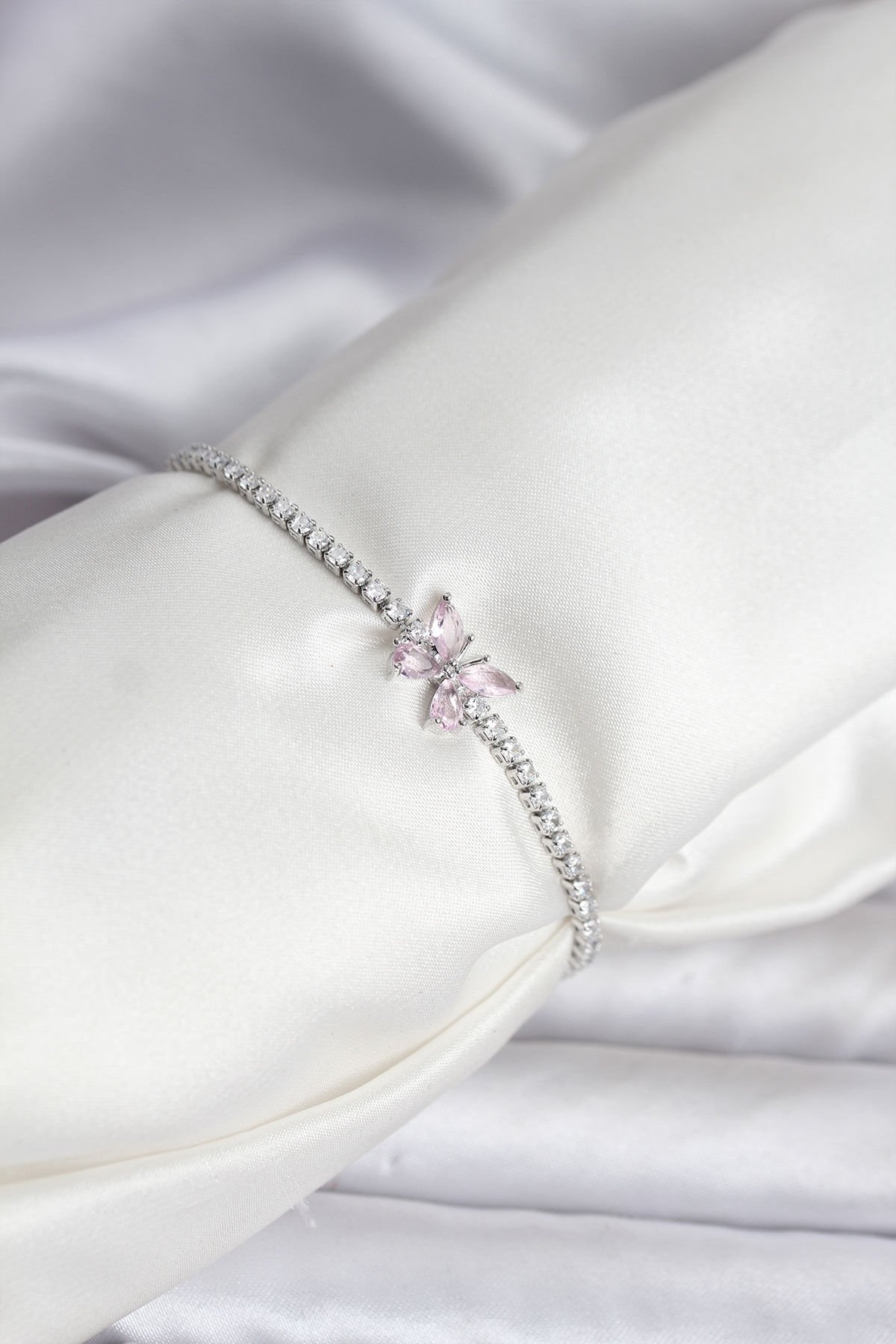 Kelebek Model Zirkon Taşlı Gümüş Renk Pirinç Su Yolu Kadın Bileklik