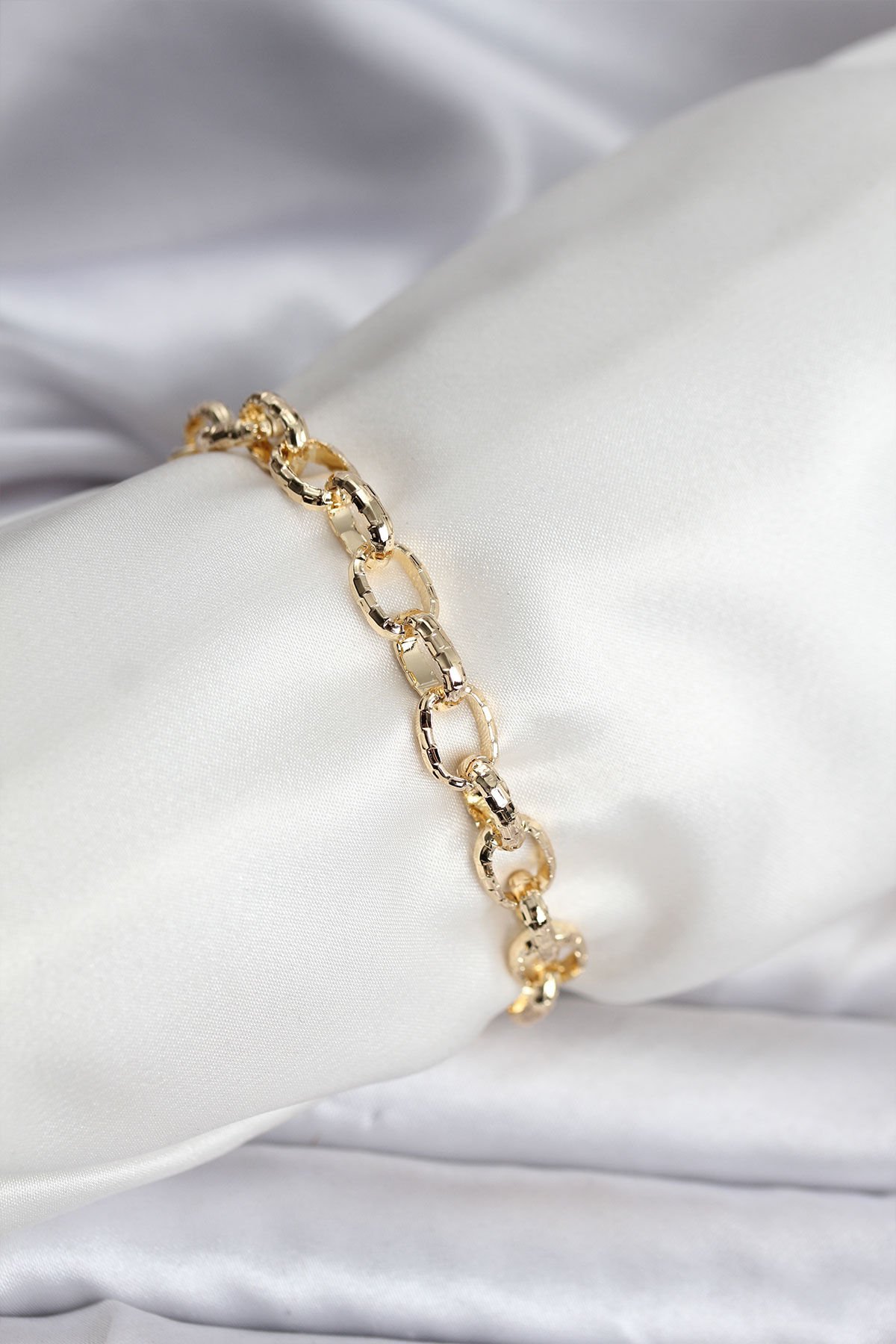 14K Gold Renk Kaplama Lazerli Zincir Model CM Kadın Bileklik