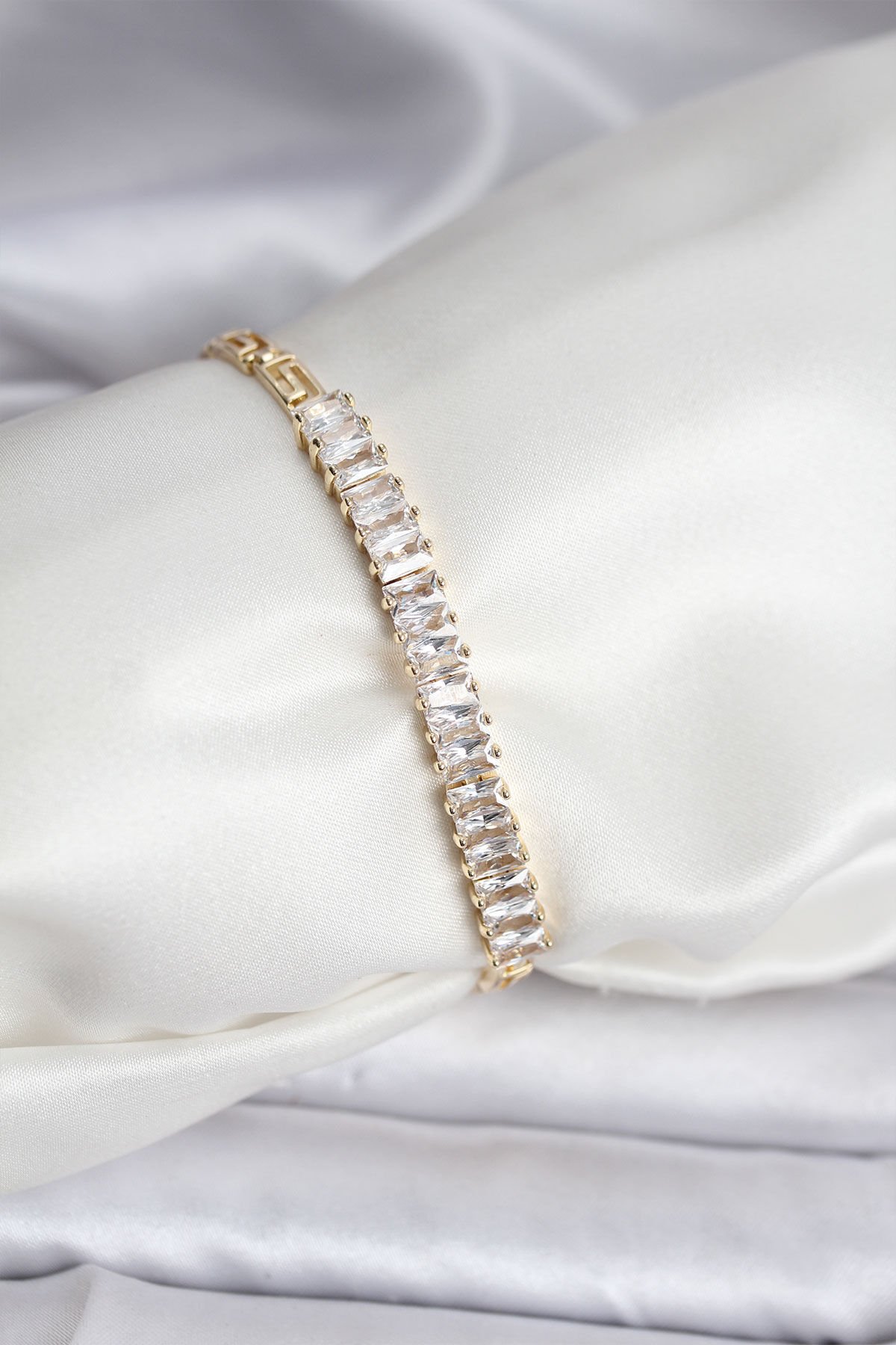 14K Gold Renk Kaplama Zirkon Taşlı Baget Model CM Kadın Bileklik