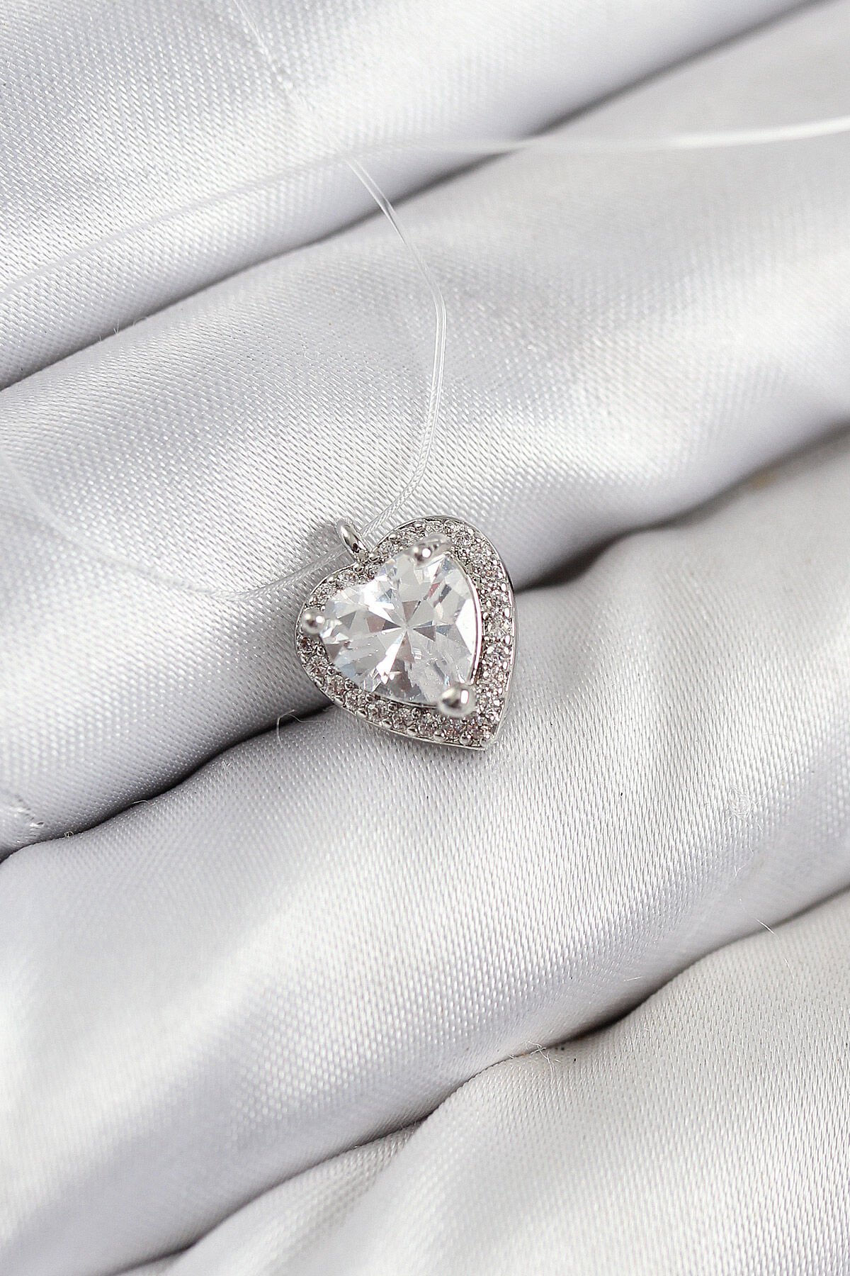 Misineli Kalp Model Gümüş Renk Hayalet Kolye