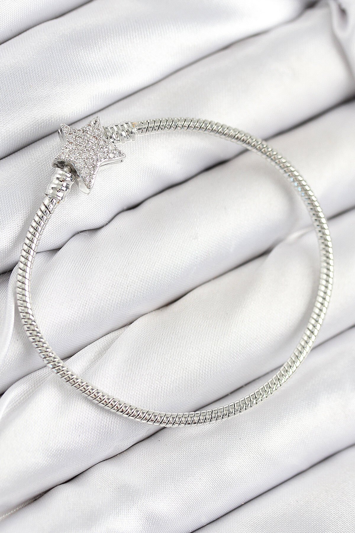 Pirinç Charm Zirkon Taşlı Yıldız Model Gümüş Renk Kadın Bileklik