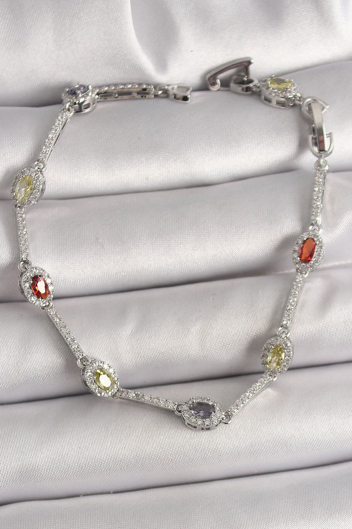 Pirinç Gümüş Renk Renkli Zirkon Taşlı Damla Taş Model Kadın Bileklik