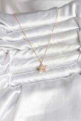 Pirinç Gold Renk Zincirli Yıldızlı Model Kadın Kolye