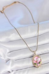 316L Çelik Gold Renk Zincir Pembe Mineli İncili Çiçek İşlemeli Portre Model Kadın Kolye