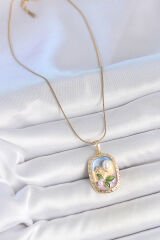 316L Çelik Gold Renk Zincir Mix Renk Mineli İnci Çiçek İşlemeli Portre Model Kadın Kolye